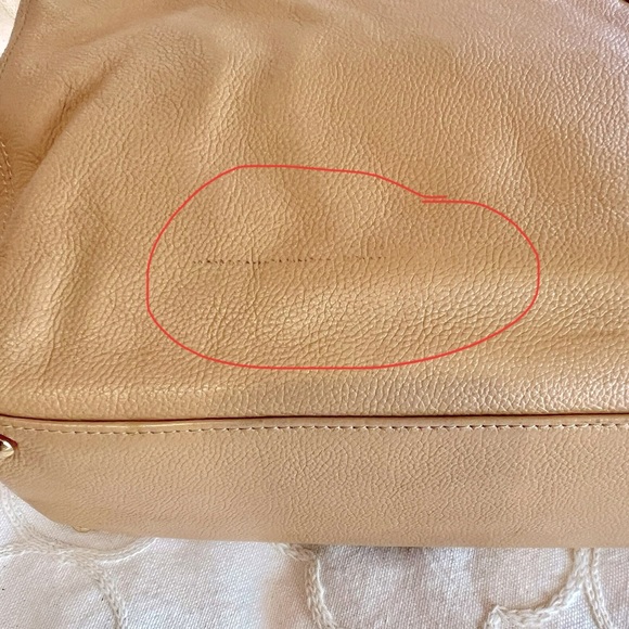 Chanel Executive Cerf Tote: Beige Calfskin, Gold- hardware and  Feet at Base - Picture 6 of 12